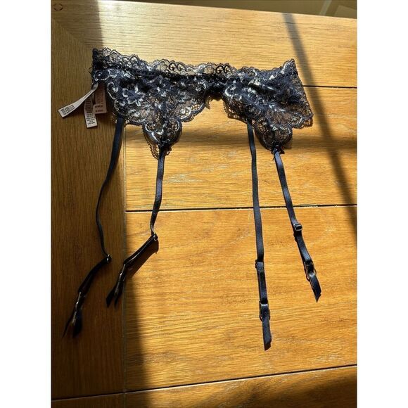 Victoria's Secret Womens Dream Angels Ensign Silver Shimmer Garter New XS/S - Picture 2 of 5